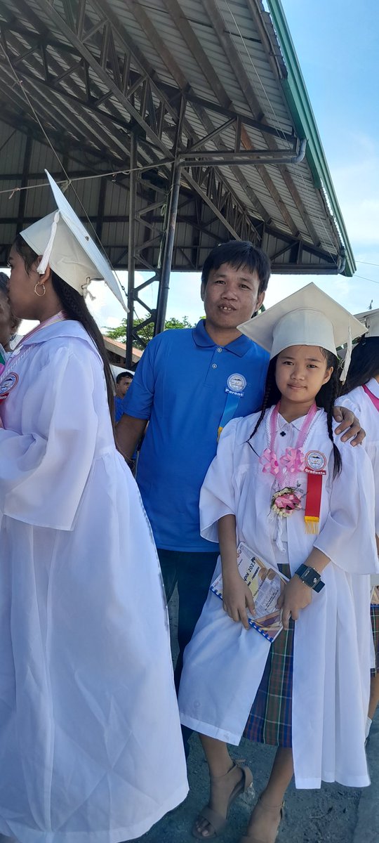 vbalpok's tweet photo. Congrats My Daughter,🎉🎉🎉🎉👨‍🎓👨‍🎓 https://t.co/zZIm1JnI7P