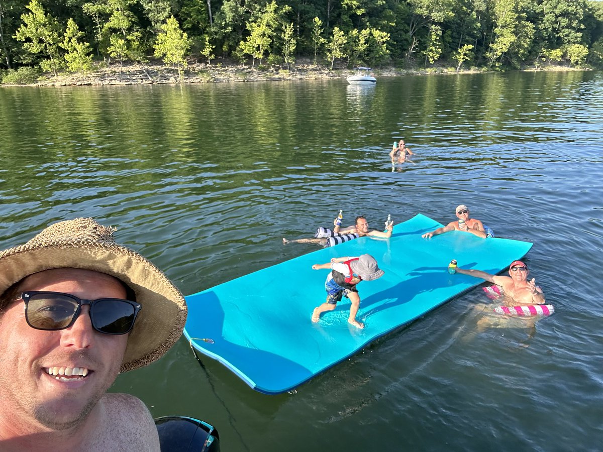 sycamoresheets's tweet photo. “Rough”, yet peaceful night on Lake Monroe. The lake life doesn’t suck. #summerisfun https://t.co/Nii8gxgy22