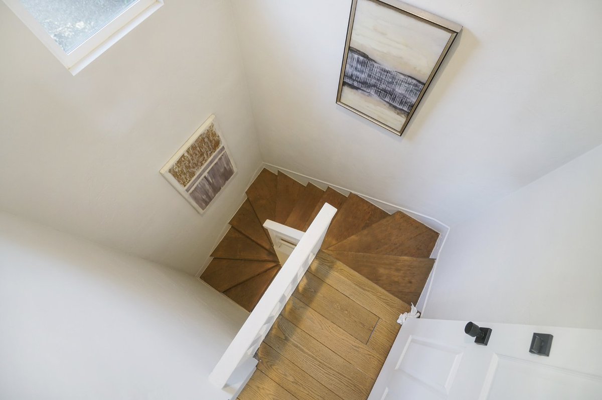 VMADesignBuild's tweet photo. Round and round and round 🌀 Who doesn't love a spiral staircase?

#VMAdesignbuild #bayarearenovations #bayarearemodel #bayarearealestate #bayarea #walnutcreek #lafayette #contracostacounty https://t.co/GC6SdKD5qk