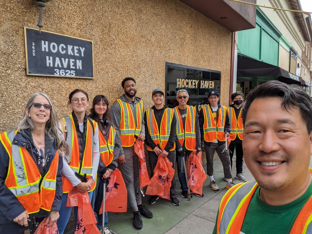 B_Quizzle's tweet photo. Slightly foggy clean up with a bunch of first-timers and a couple clean up vets. Good time for a post-clean up refreshment when you start right in front of a bar. #refuserefusesf https://t.co/LrNcWBD9jB