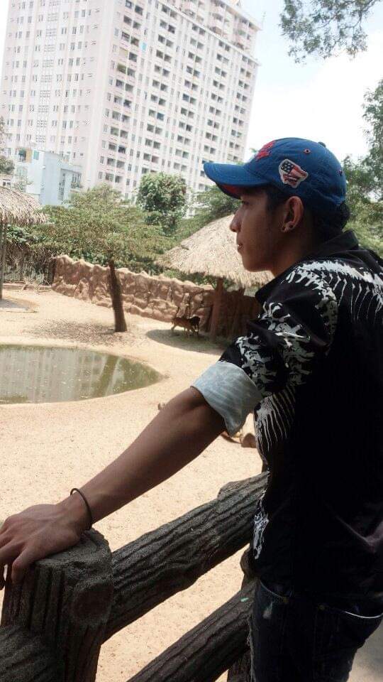 Lụa là xa hoa 🌺 tiếng vang em ngọc ngà 
Em chót đem lòng thương anh mặc bao khó khăn 
Còn anh thương em sắc son chỉ một lòng 
Anh ước được cùng em ngủ chung một phòng 😃😊😊😊😊