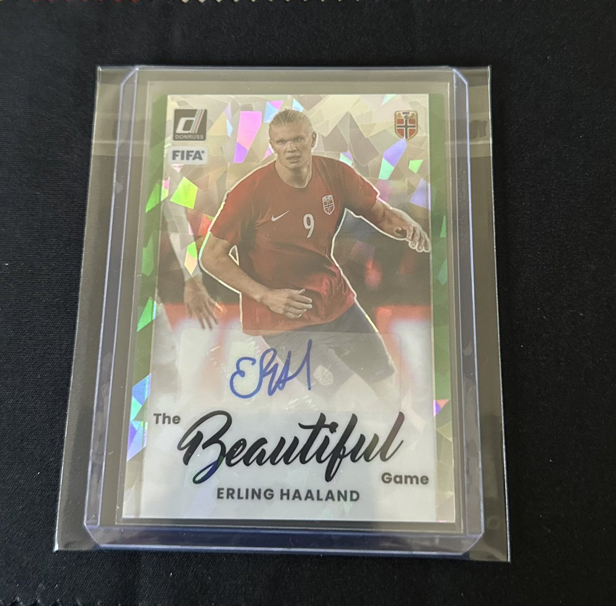 merks458's tweet photo. @SKYBCards Erling haaland auto pulled from $7 fatpack sold raw for $550 https://t.co/QDgWBDUURF