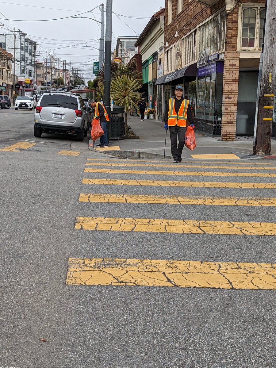 B_Quizzle's tweet photo. Slightly foggy clean up with a bunch of first-timers and a couple clean up vets. Good time for a post-clean up refreshment when you start right in front of a bar. #refuserefusesf https://t.co/LrNcWBD9jB