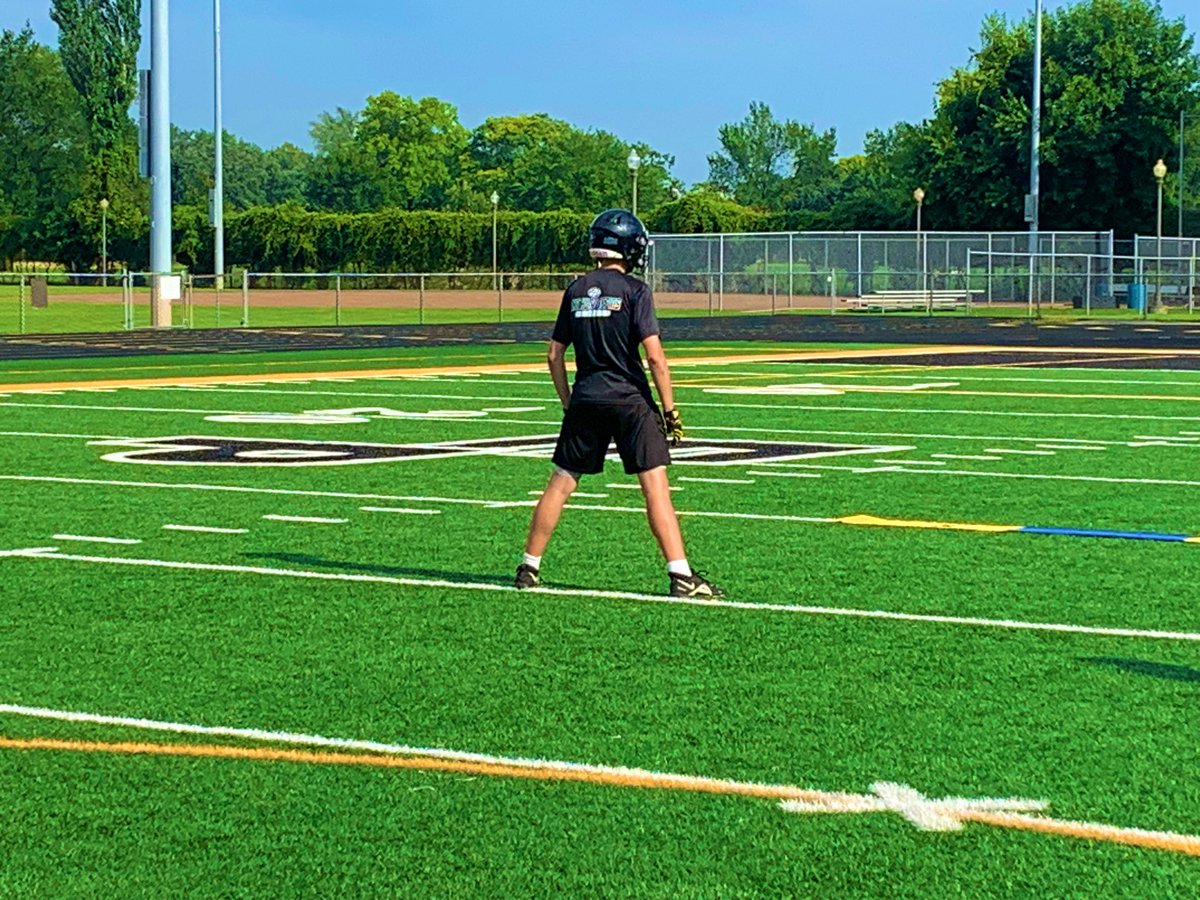 We are excited to host our 4-8th grade campers for the first installment of our Youth Football Camp!! This Sunday 9-11am in the stadium!!#TheHuntBegins