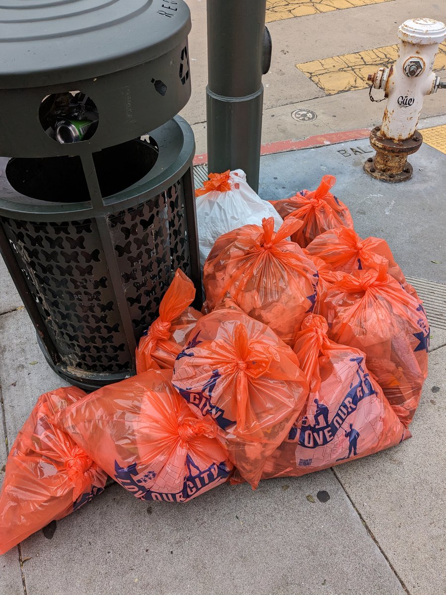 B_Quizzle's tweet photo. Slightly foggy clean up with a bunch of first-timers and a couple clean up vets. Good time for a post-clean up refreshment when you start right in front of a bar. #refuserefusesf https://t.co/LrNcWBD9jB