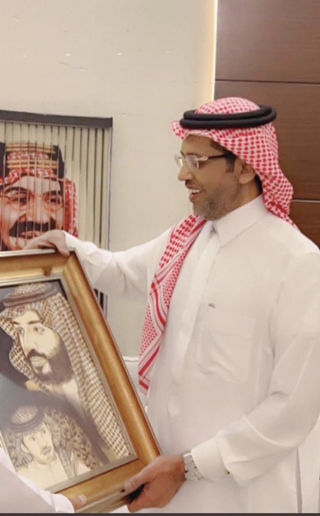 ayed_aa112's tweet photo. @AzizbagBag بصمة وطنيه لن تتكرر رجل أستثنائي بـ عطائه وولائه وأنتمائه لـ وطنه رجل المواقف الصعبة والنبيلة أمتزج دمه بـ وطنيته فـ تميز وأختلف عن الجميع  فخورين جداً به فـ هو مثلاً أعلى لنا جميعاً في وطنيته 
فـ هنيئاً لنا و هنيئاً لـ وطن هو أبنه البار💚🇸🇦

#عزنا_فخرنا https://t.co/bddnUOf8vC