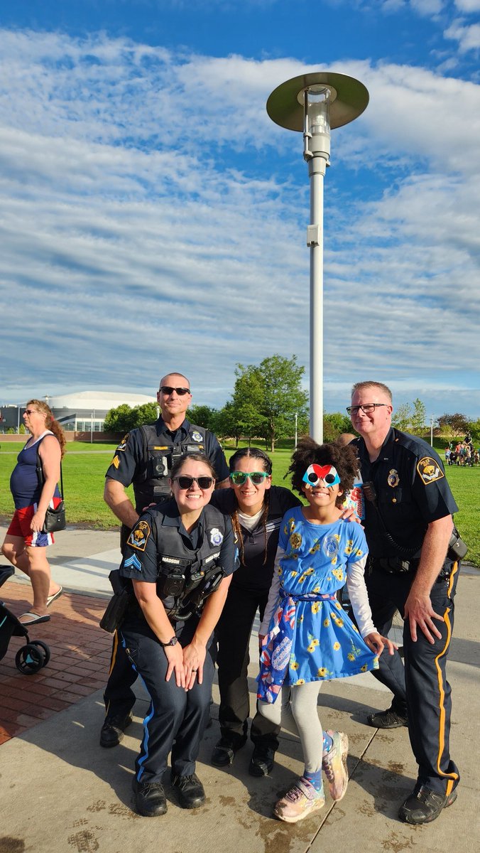 Seabrahamsons's tweet image. Had a wonderful time at #BombPopWithACop! @OPDVanessa