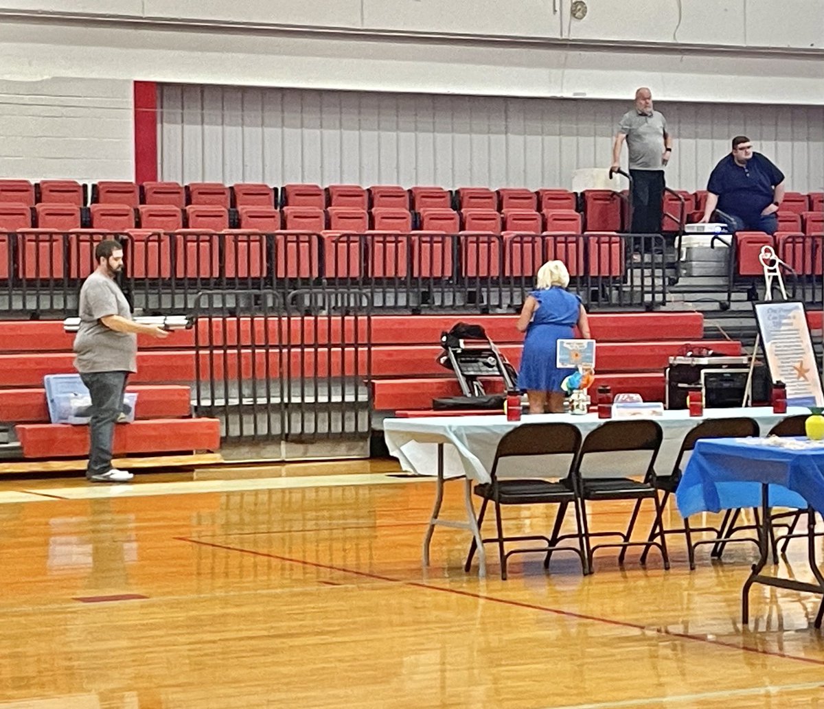 AnnaWShepherd's tweet photo. More work from this ⭐️⭐️⭐️⭐️⭐️ crew preparing for the administrators annual retreat @SchoolsFloyd next week. Thank you, Wes Turner, Rachel Crider, Josh Paige, Randy Smith, Kathy Shepherd and Stacy Simpson. #Teamwork #RoWINgTogether #GroWINgTogether #OneFloyd https://t.co/zmCkyEwSn1