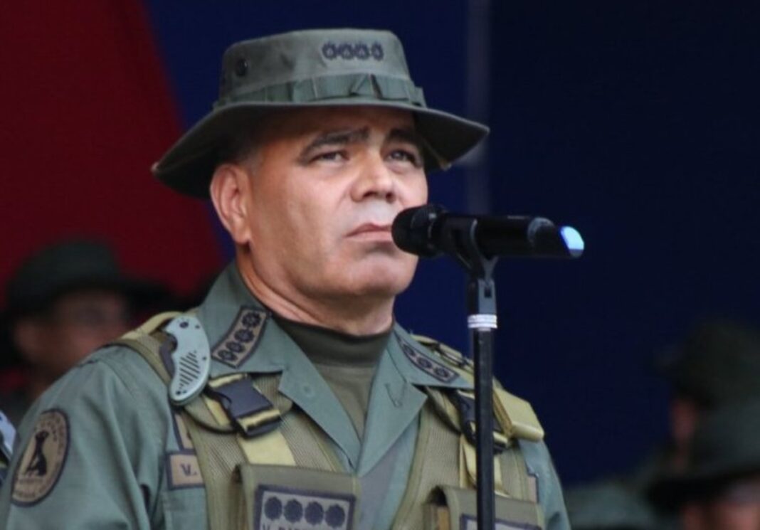 noticiaaldia's tweet image. Vladimir Padrino López pide disciplina y unidad durante transmisión de mando de REDI is.gd/PBJEKr #AlDia #Nacionales