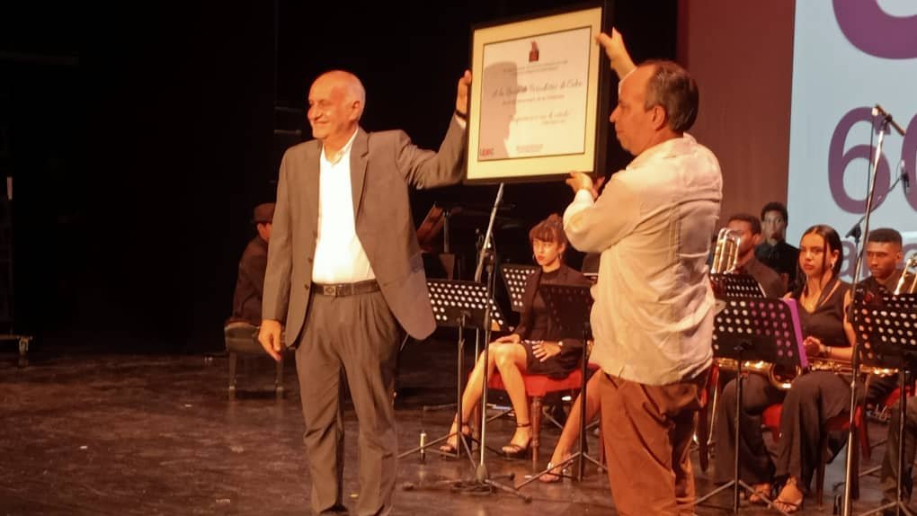 alfonso_noya's tweet photo. Jornada de celebración y reconocimiento a la Unión de Periodistas de #Cuba, en su aniv 60. Como afirmó @ronquillobello "la historia de la #UPEC es parte inseparable de las luchas del pueblo cubano, de estas nació y a estas se debe". !Felicidades periodistas! #ConTodosLaVictoria https://t.co/C8QhfkfIh5