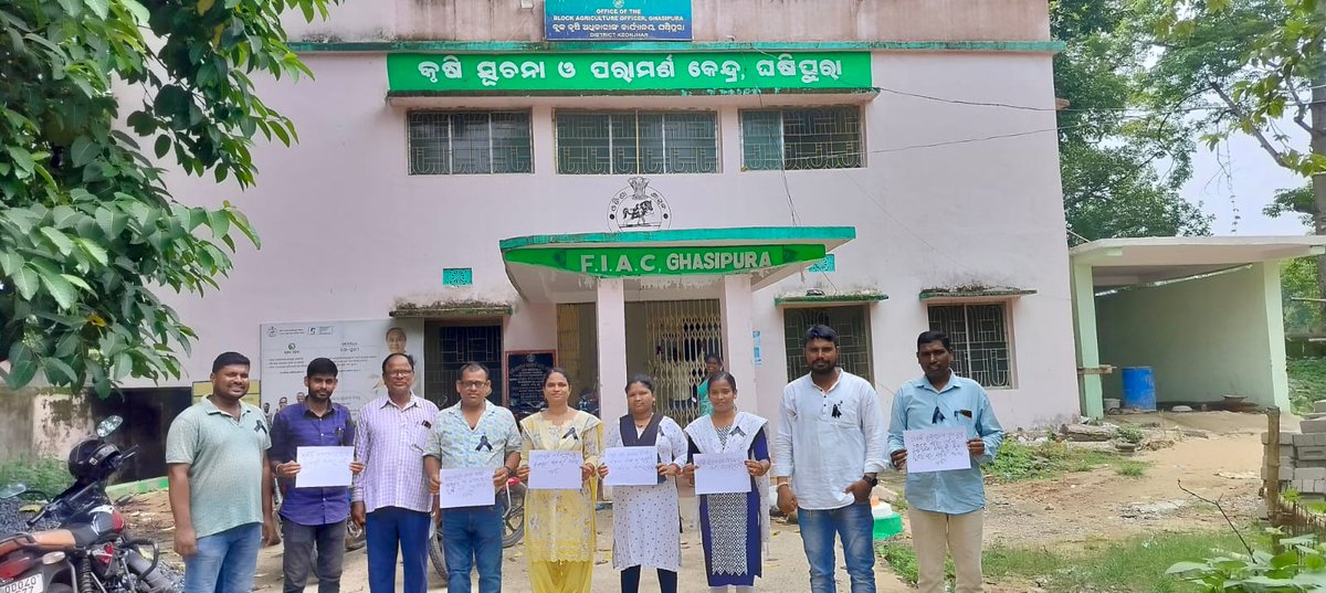 odvawlvawunion's tweet photo. #ଓଡିଶାଗ୍ରାମ୍ୟକୃଷିକର୍ମଚାରୀ ଙ୍କ ରାଜ୍ୟ ବ୍ୟାପୀ କଳା ବ୍ୟାଜ୍ ପରିଧାନ ପ୍ରଥମଦିବସ। ରାଜ୍ୟ ସରକାର ଙ୍କୁ ନିବେଦନ ଚାଷୀ କୂଳ ର ଉନ୍ନତି ପାଇଁ କର୍ମଚାରୀଙ୍କ ଦାବୀକୁ ସମାଧାନ କରିବେ @Naveen_Odisha @rajaaswain @arvindpadhee @otvnews #Gradepay4200 #cadrerestructure #count6yearsinserviceperiod @sambad_odisha https://t.co/oPaGZ1GObZ