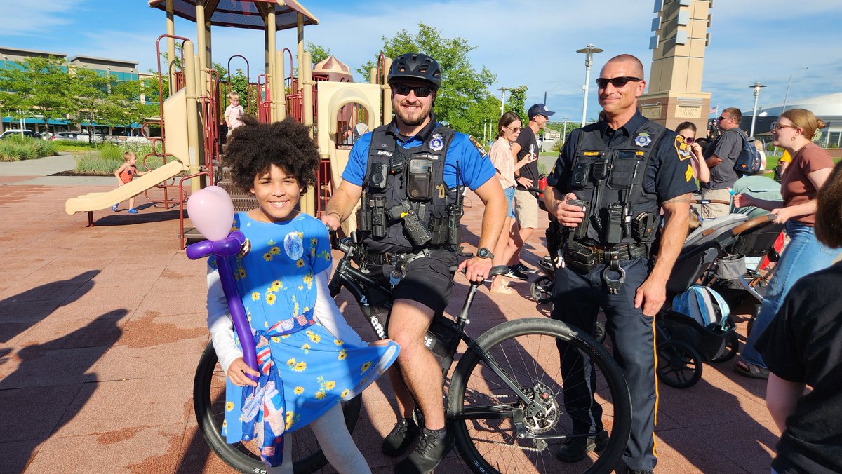 Seabrahamsons's tweet image. Had a wonderful time at #BombPopWithACop! @OPDVanessa