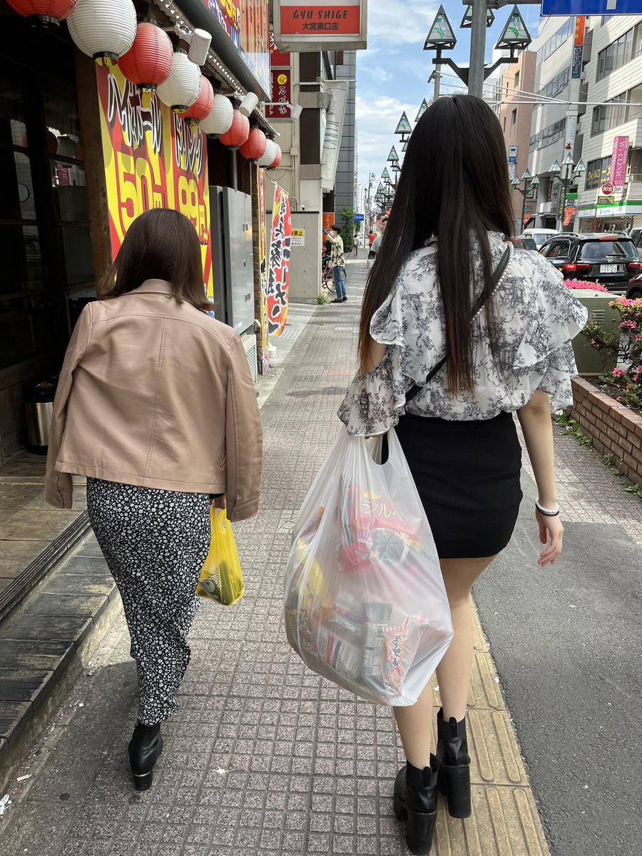 present_axis21's tweet photo. お菓子の買い出し行ってきました😊

喜んで貰えると嬉しいなぁ

#tiktokライブ #アクシスグループ #アクシス #TikTok #求人 #求人募集 #営業 #広報 #大宮 #埼玉 https://t.co/L0HNkoRmcj