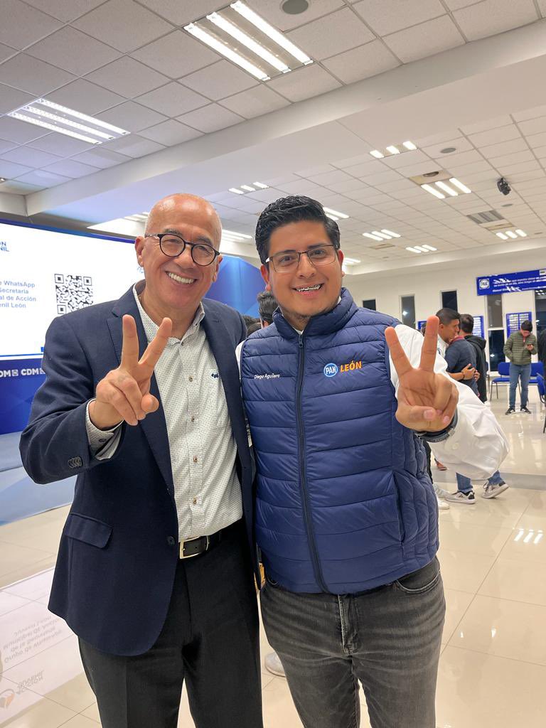 Feliz cumpleaños a nuestro Secretario municipal de #AcciónJuvenil León🦁 estimado <a href="/_Diego_Aguilera/">Diego Aguilera</a>🔵 espero que este día te la estes pasando de campeonato y que sean muchos más años de dar a la patria esperanza presente 🔥