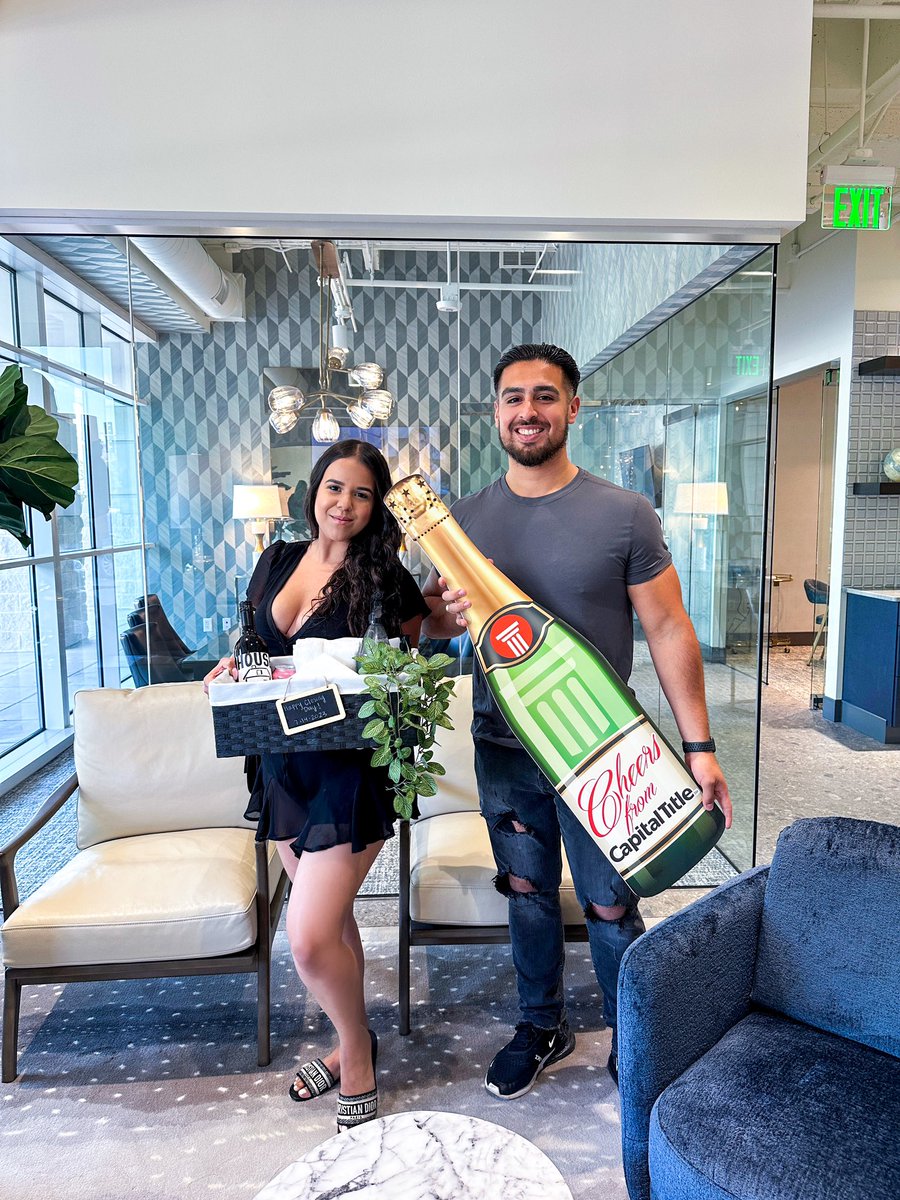 xosophia_'s tweet photo. 3rd home under my name 🥂🔑✨🍾 https://t.co/TBFniIWPlr