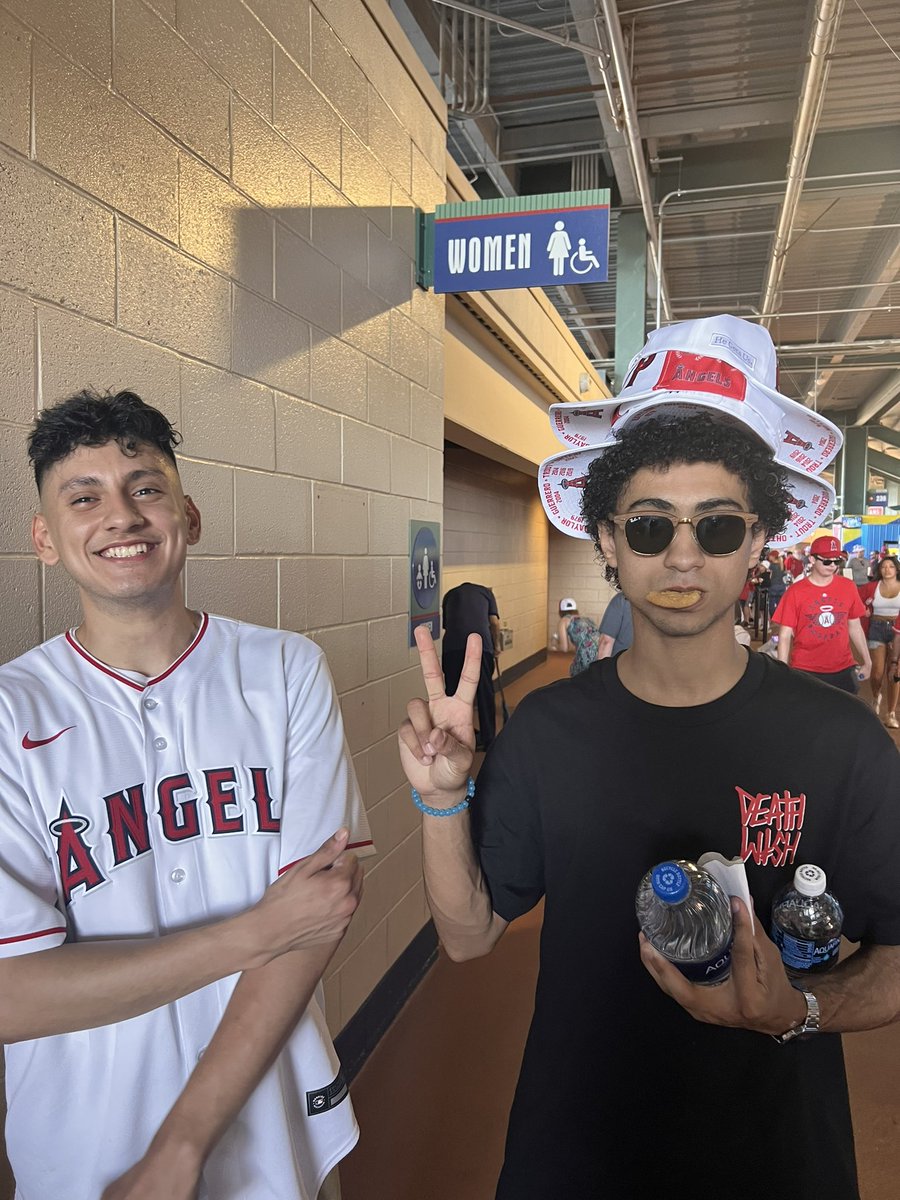 Tqubah's tweet photo. #GoHalos https://t.co/pRR7JEXLqu
