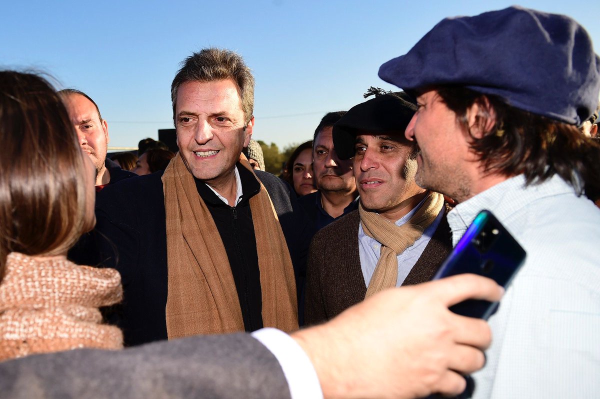 passomarcela's tweet photo. Sergio Massa en Catamarca: "El verdadero federalismo no se pregona, se ejercita invirtiendo y cuando invertimos en los productores, rutas, escuelas y desarrollo tecnológico de la provincia, generamos arraigo"

#CreoEnArgentina ❤️🇦🇷 https://t.co/wJ41XJctQb