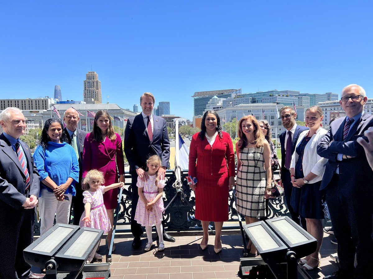 Frederic_Jung's tweet photo. 🇫🇷🇺🇸 #BastilleDay is the perfect time to reaffirm the longstanding friendship between France and the city of San Francisco. Thank you Mayor @LondonBreed for granting us the honor of raising the French flag on @sfgov City Hall! #14juillet https://t.co/NdaQzcxTZ6