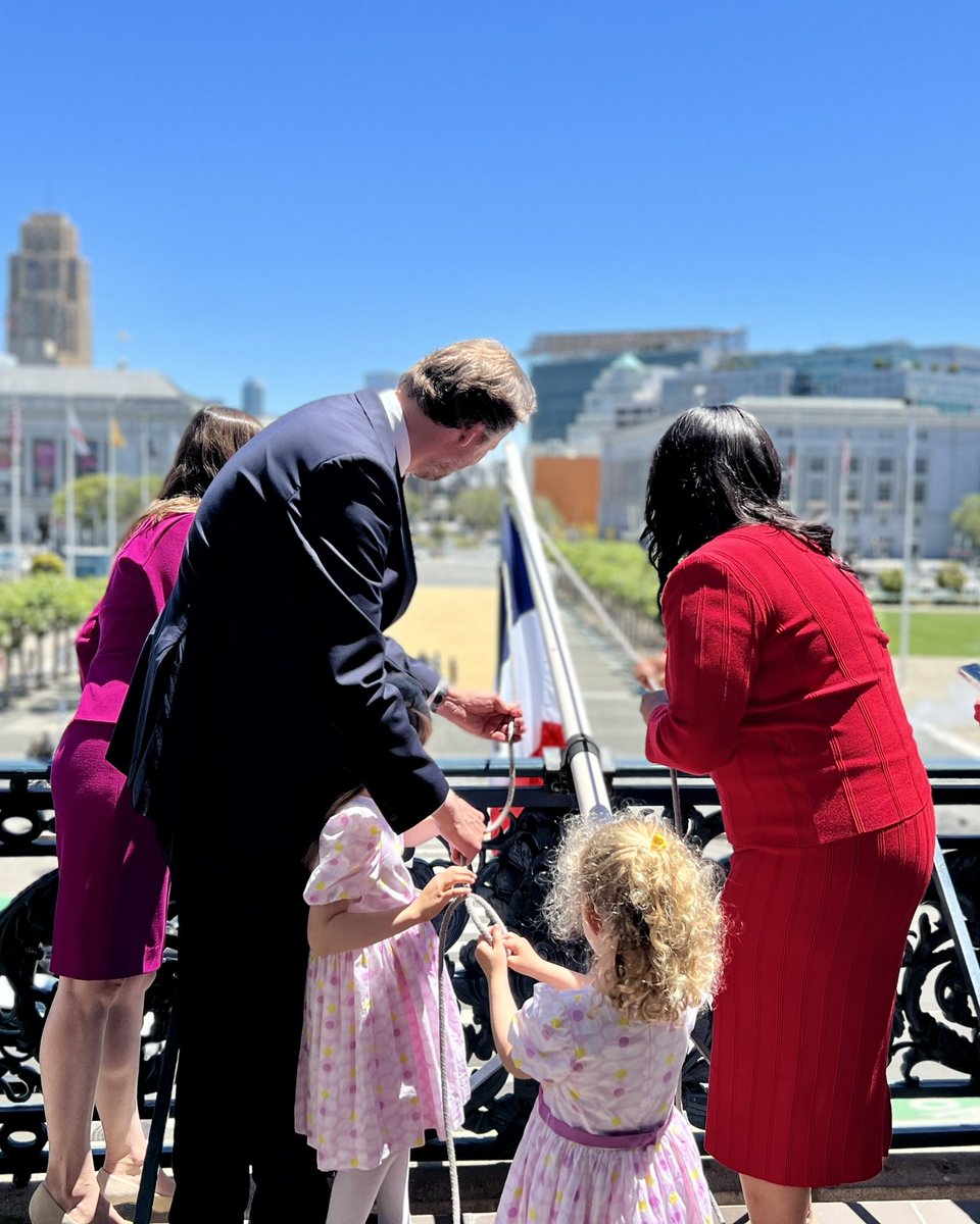 Frederic_Jung's tweet photo. 🇫🇷🇺🇸 #BastilleDay is the perfect time to reaffirm the longstanding friendship between France and the city of San Francisco. Thank you Mayor @LondonBreed for granting us the honor of raising the French flag on @sfgov City Hall! #14juillet https://t.co/NdaQzcxTZ6