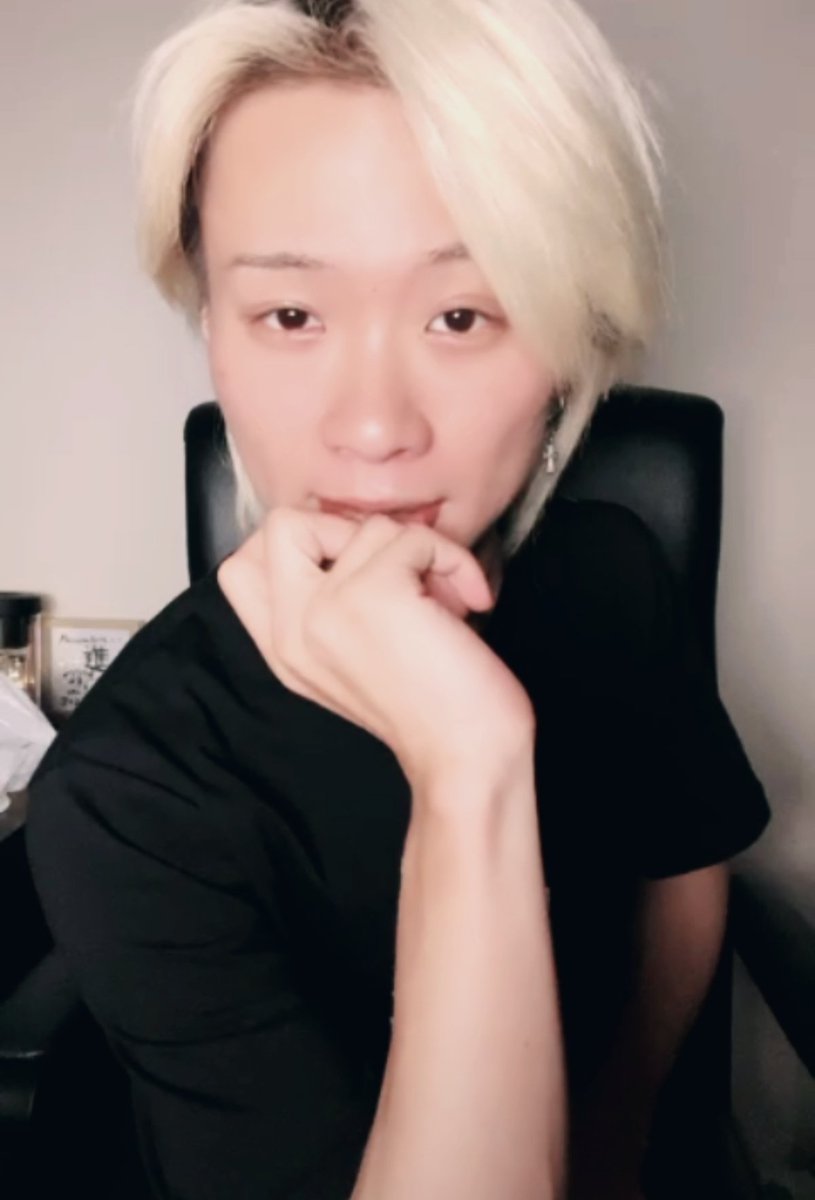 jurin5296's tweet photo. 配信お疲れ様
YouTubeも配信もかみべさんがやりたいことをやって楽しめてることが一番って思ってる(*´˘`*)
いろんな迷いがあっても挑戦はし続けてほしいな

土日はゆっくり冬眠してね https://t.co/LpmmrdWguj