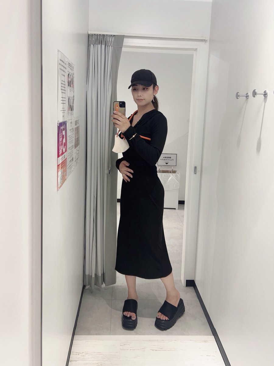 main_yukicd's tweet photo. アラフォーメンズ　トータルコーデ

帽子800円
ワンピース2000円
サンダル2000円 https://t.co/oE3b0GEZ6A