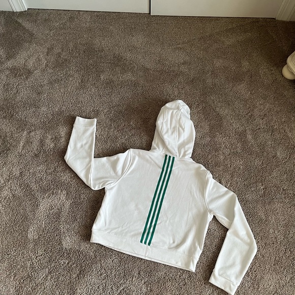 boogee37's tweet photo. So good I had to share! Check out all the items I'm loving on @Poshmarkapp #poshmark #fashion #style #shopmycloset #adidas #ryu #lapetitecoquette: https://t.co/H1Vs51DI81 https://t.co/0KLRKbB1Yv