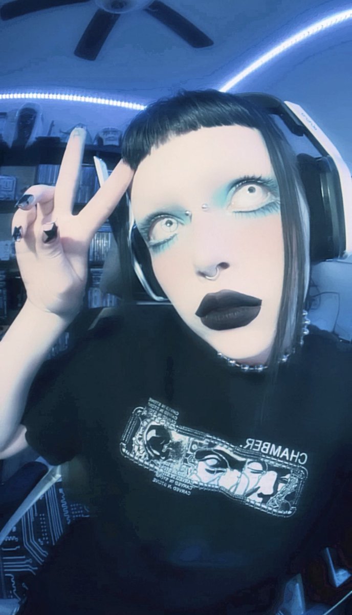 🔞Debella🔞 on Twitter: "RT @userELAINE_EXE: > time to run around in hyrule for another 6 hours 🦾