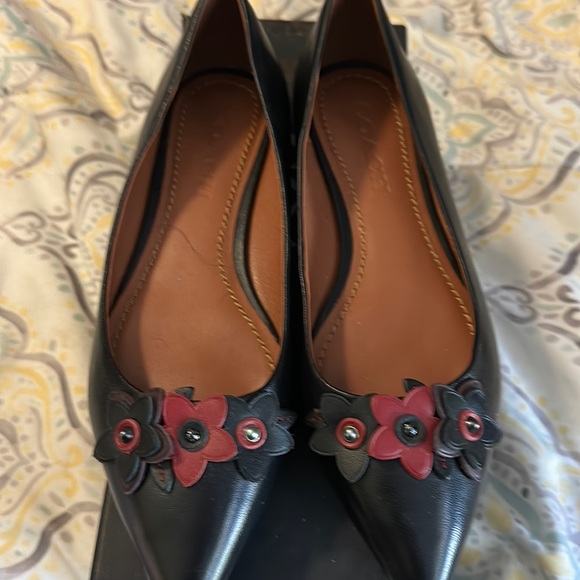 ShelleyB326's tweet photo. So good I had to share! Check out all the items I'm loving on @Poshmarkapp #poshmark #fashion #style #shopmycloset #coach: https://t.co/vshLS5oEZ1 https://t.co/vlqfpSb8t6