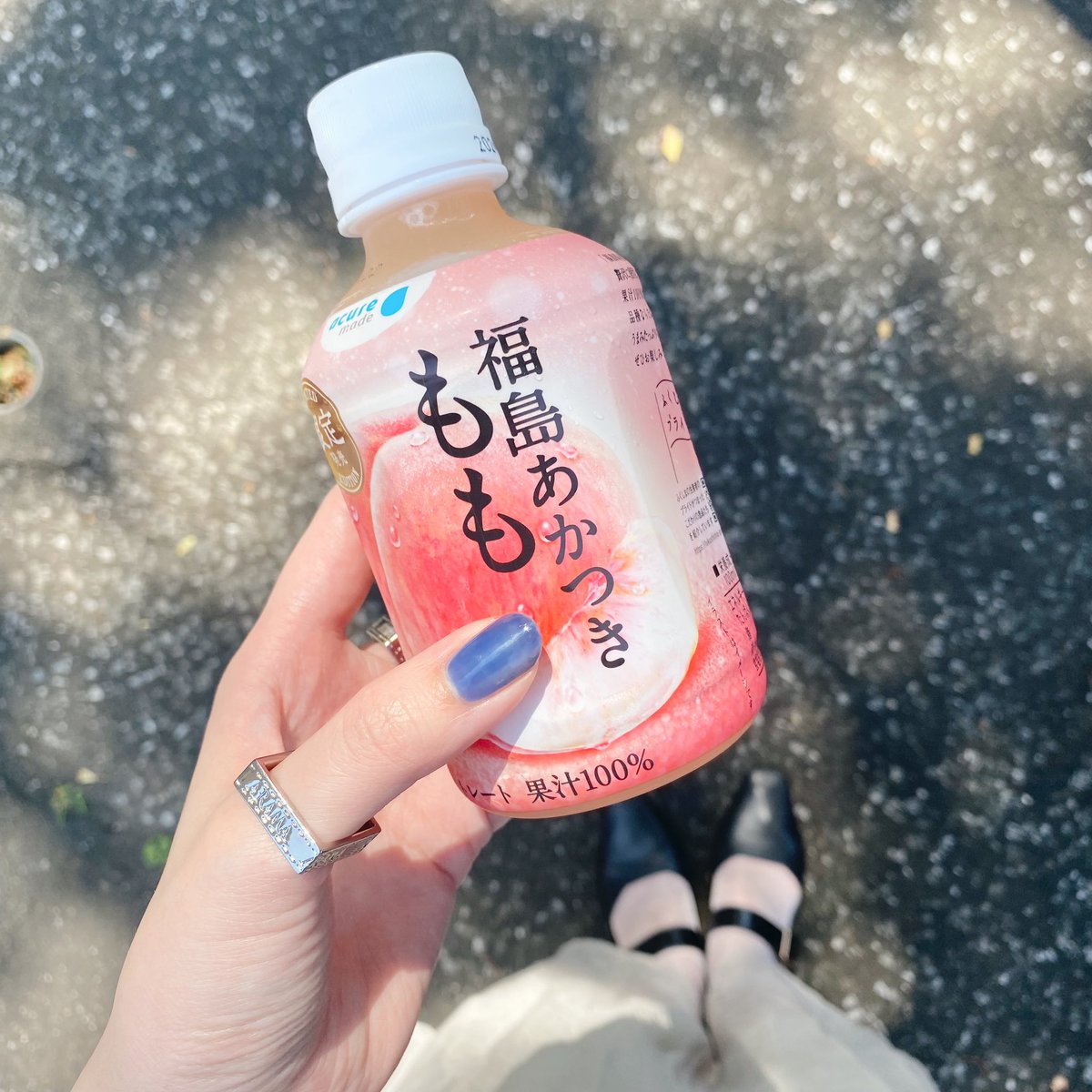 皆さんシンクでももを丸かじりするときに果汁もったいな…………と思いながら味わうじゃないですか。これは今までの人生で取りこぼしてきた桃の味がします（ストレート果汁100%なのでそれはそう）