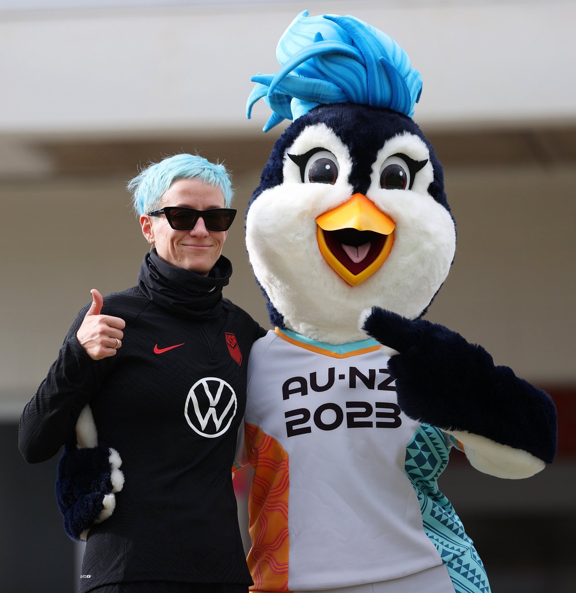 FIFAWWC's tweet photo. 1:52                                   -2:51
         Blue (Da Ba Dee)
                  Eiffel 65
           ◄◄⠀▐▐ ⠀►►

🔈─────────⚪️🔊

Looks like @mPinoe and Tazuni have the same hairdresser! 💇‍♀️ https://t.co/47Bkbcq205