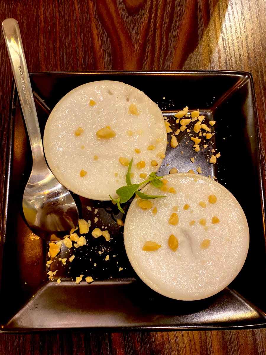 j_ai21's tweet photo. ③Thai steamed coconut pudding
(カノムトゥアイ)は
アイランドキッチン江の島・バイザシーさんのもの。美味しかった🥰
また行きたい次は5個以上は食べたい！「荒井佑輝お店でフォーク」最高！
①②自家製のもの☺️
#カノムトゥアイ
#Gỏicuốn（ゴイ・クオン)
#生春巻き
#Freshspringroll https://t.co/17yifcUJbV