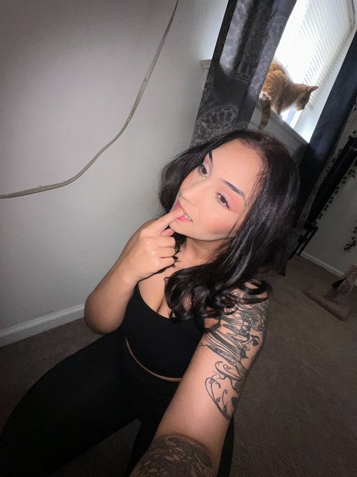 Dyed my hair https://t.co/LmXB78SW4N