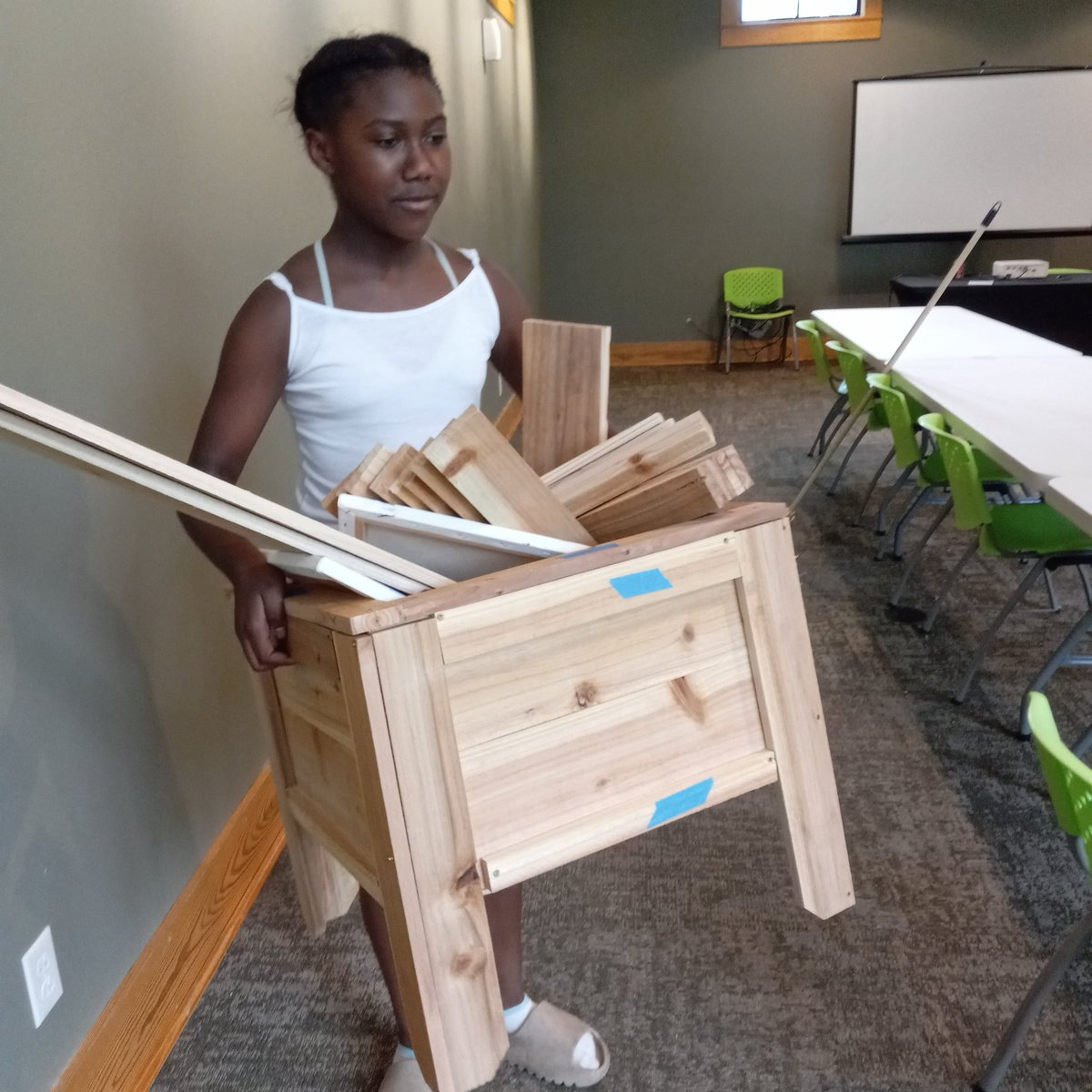 AlexFoundation1's tweet photo. Girls #designbuild during our annual summer camp in the #Delta in partnership with @ARInnovationHub Thanking Zoe! #teachingskillsforlife https://t.co/85sqv8kIsF