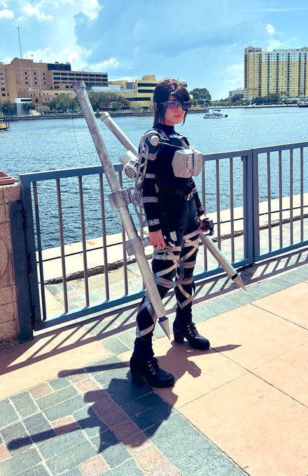 I finished my Hange cosplay in time for MetroCon :) https://t.co/lulVMt3DoU<a href="/tag/starwars"class="tags"><span>#starwars</span></a><a href="/tag/shinhati"class="tags"><span>#shinhati</span></a>