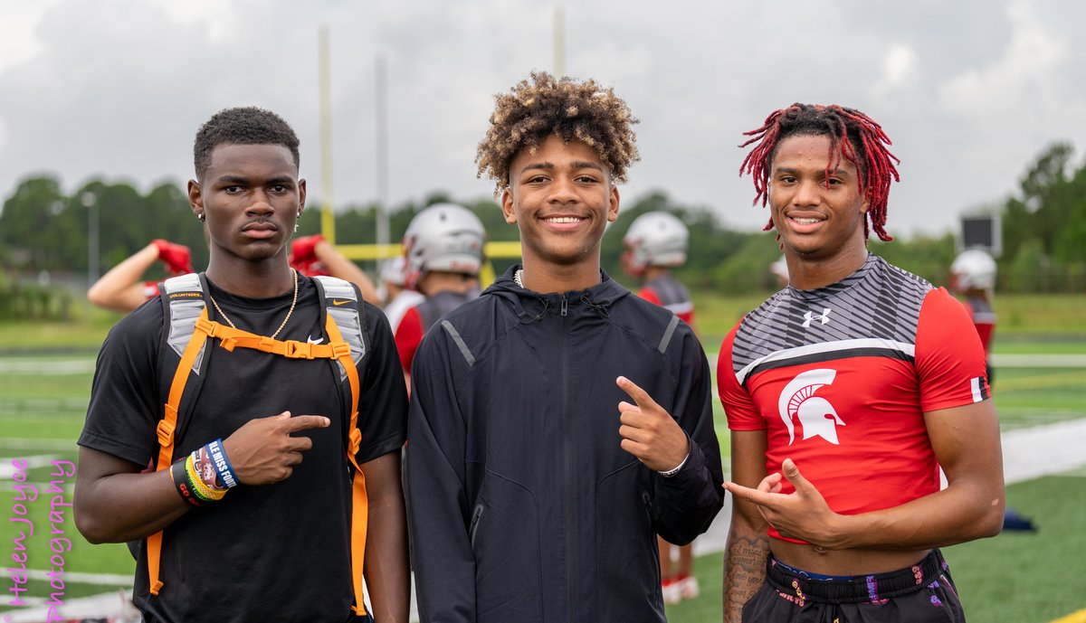 Saraland's triple threat! <a href="/kjlacey7/">KJ Lacey</a> with his wide receivers <a href="/Ryanwms1/">𝐑𝐲𝐚𝐧 “𝐇𝐨𝐥𝐥𝐲𝐰𝐨𝐨𝐝” 𝐖𝐢𝐥𝐥𝐢𝐚𝐦𝐬 2</a> and Dillon Alford