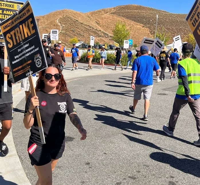 During Amazon’s busy Prime Week rush, striking Amazon delivery drivers &amp; dispatchers from Palmdale, CA extended their picket line to a nearby Amazon warehouse in Santa Clarita, CA today, to demand the e-commerce giant stop its unfair labor practices: teamster.org/2023/07/teamst… #1u