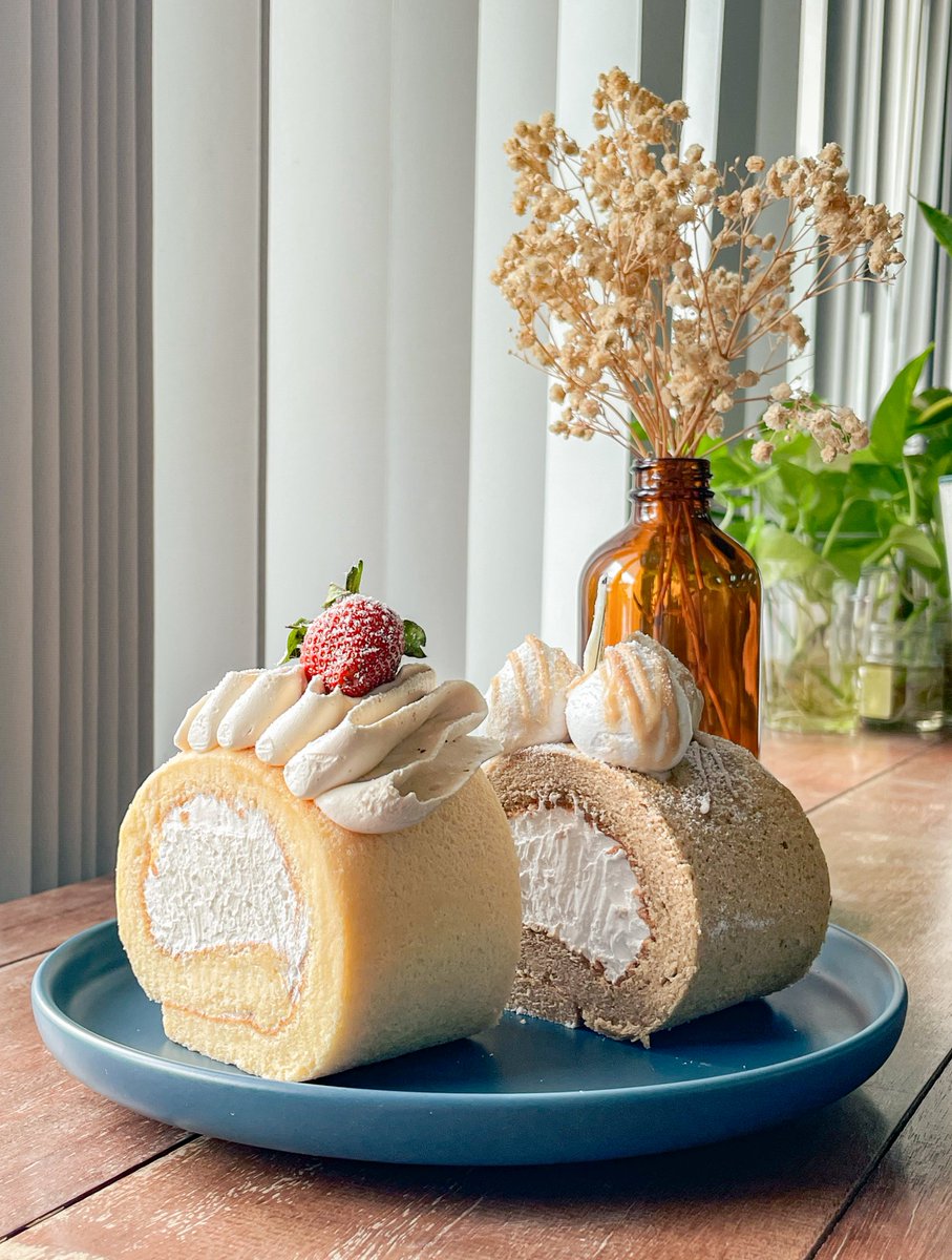 tedboybakery's tweet image. Taking a break while enjoying this beautiful swill roll!

#tedboy #tedboybakery #swissroll #teabreak #morningvibes