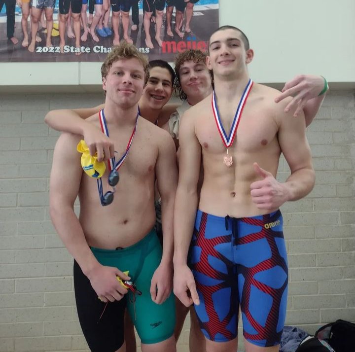 Twitterverse, we need your help. One of our recent graduates, Peter Rukavina (far left), got severely injured in a diving accident a few days ago. I am linking his GoFundMe.

gofundme.com/f/peter-rukavi…