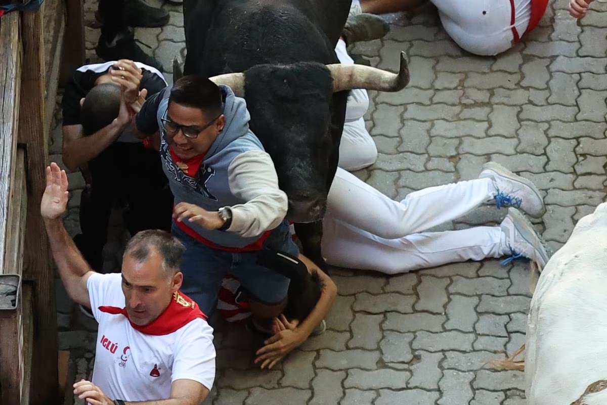 Last day Running of the Bulls Pamplona, 2023. Best moments. https://t.co/PMiUU6jzqa https://t.co/ZgFeLmK3Pk
