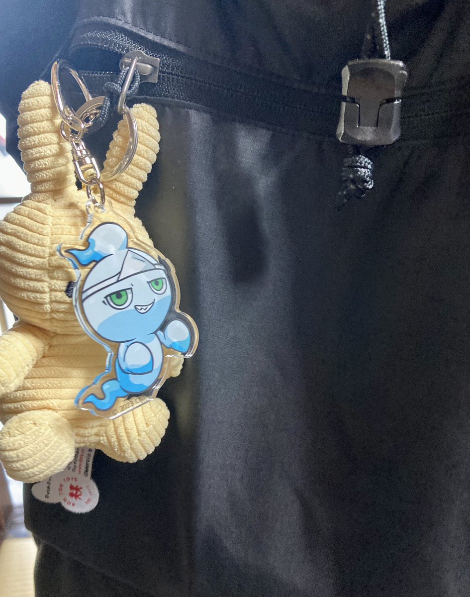 kojimamaworker's tweet photo. 実家帰省中😚#CNPSummerStore で買ったアクキーを家族でわけわけ〜!大好評で、新しいパートナーのもとにそれぞれ旅立ちました〜!!
#CNP https://t.co/hPT1i2RXad