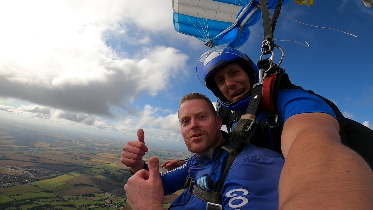 GoSkydiveUK's tweet photo. 👍 It's a thumbs up from our skydivers! 👍
Share your skydive photos with us by tagging us or hashtag #goskydive 👇 https://t.co/Dhg9itHYcb