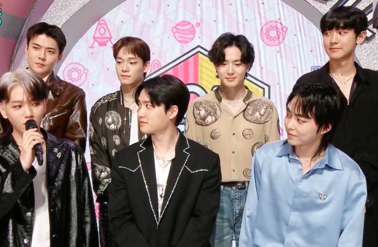 EXOGlobal's tweet photo. [!] 230715 #EXO @ Show! Music Core

EXO is having their live interview right now! #EXO_CreamSoda3rdStage will commence shortly after this ✨🍧🥤

#엑소 @weareoneEXO https://t.co/57M8xMQl3F