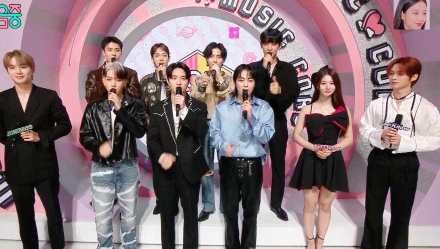EXOGlobal's tweet photo. [!] 230715 #EXO @ Show! Music Core

EXO is having their live interview right now! #EXO_CreamSoda3rdStage will commence shortly after this ✨🍧🥤

#엑소 @weareoneEXO https://t.co/57M8xMQl3F