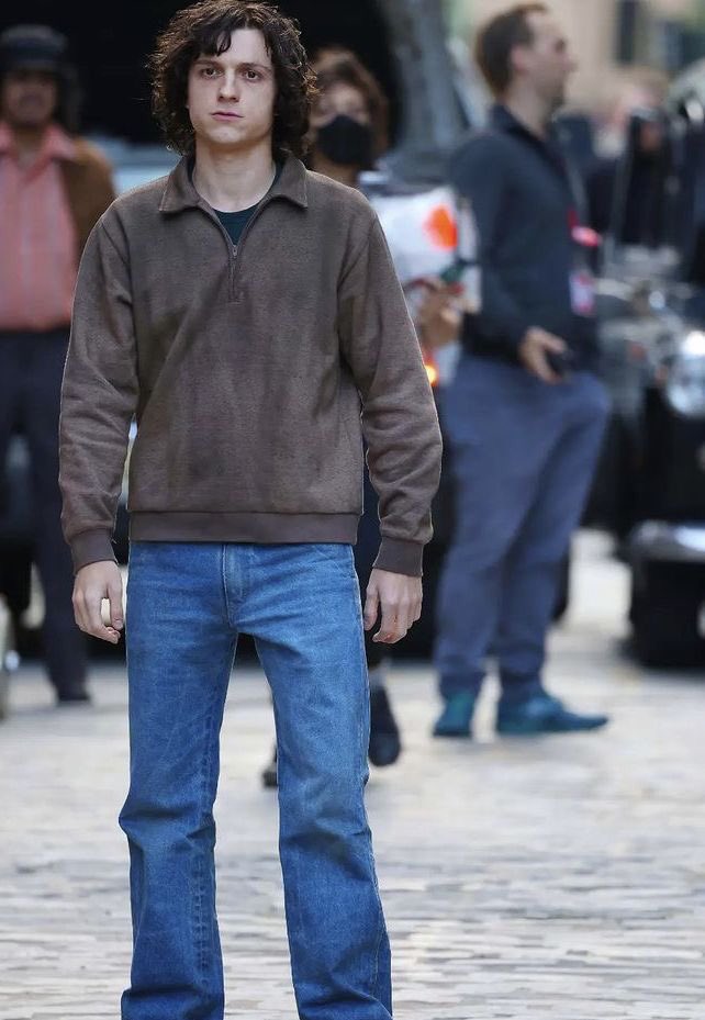 sombodynobody2's tweet photo. I don’t understand the whole debate about tom holland’s role in the crowed room when zenday was literally the same in euphoria even had the same character traits as Danny so shut and grow up zendaya is no longer kc undercover and Tom isn’t only Spider-Man the https://t.co/6vejHoraW4