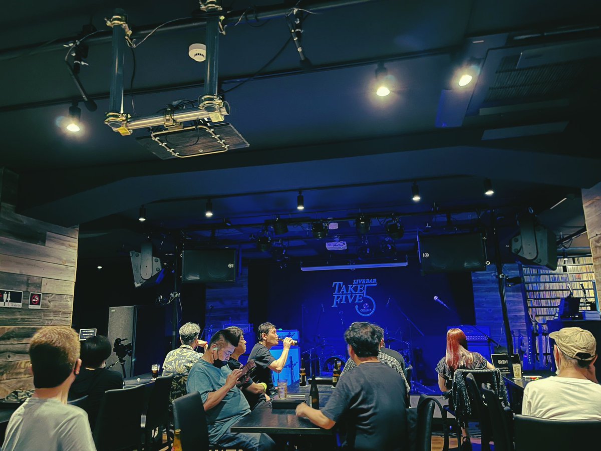 juya_w's tweet image. 今日はHR/HMインストバンド、
D-driveを大阪まで観に来ました🎸🔥
フロアライブと銘打っていて、
どんなノリになるの？これ😆
ステージらしいものがなくて、
PAもなくアンプ生音らしい。
要するにスタジオで音聴いてる感じかな？
#Ddrive