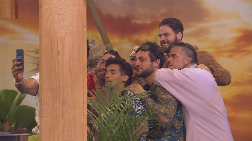 koswild's tweet photo. Foto de los perdedores de #LaCasaDeLosFamososMx la ganadora absoluta Wendy Guevara la dueña de dicha casa https://t.co/JDtcZBqWMG