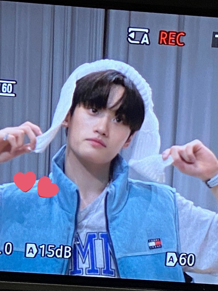 zzun2na's tweet photo. 제가 전생에 무슨 공을 세웠길래
이런 과분한 영광을 주시나요 https://t.co/Ju07CxLV9B