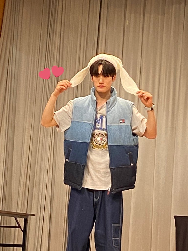 zzun2na's tweet photo. 제가 전생에 무슨 공을 세웠길래
이런 과분한 영광을 주시나요 https://t.co/Ju07CxLV9B
