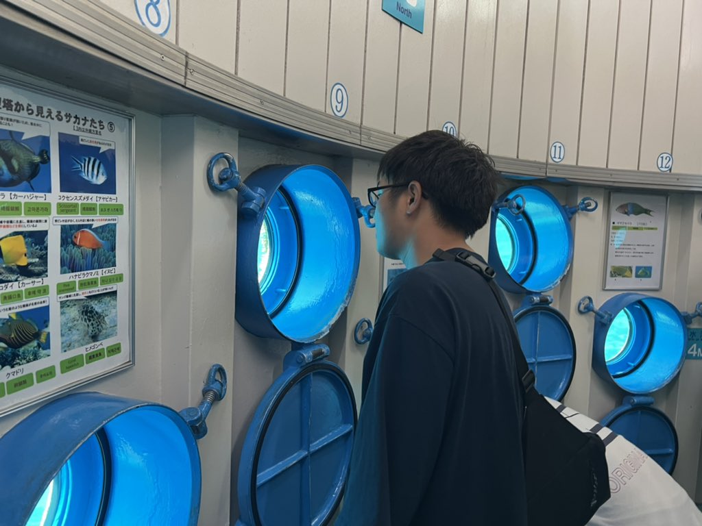 OGISHI_OFFICIAL's tweet photo. ツアー最後は、ブセナ海中公園に行ってきました🐠
階段で地下に降りていき、海の中を覗きました👀
たくさん魚がいて面白かったです🥳
かなり歩いたのでくたくたです💦
これからホテル戻ります🙋🏻♀️
#OGISHI
#OGISHI20th記念沖縄旅行 https://t.co/rzixxD5Z0e
