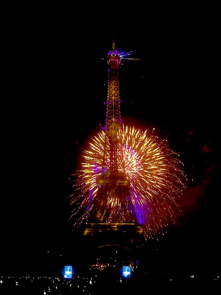 ✨🗼✨ Quiet but spectacular fireworks to round off #14juillet2023 in #Paris And the rain held off ‘til we’d all got home, which was decent of it #BastilleDay